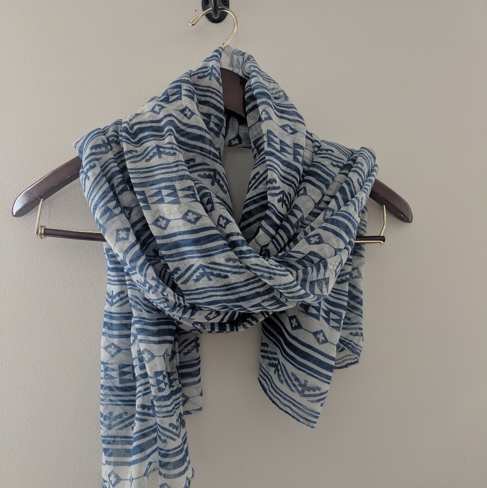 Women's scarf